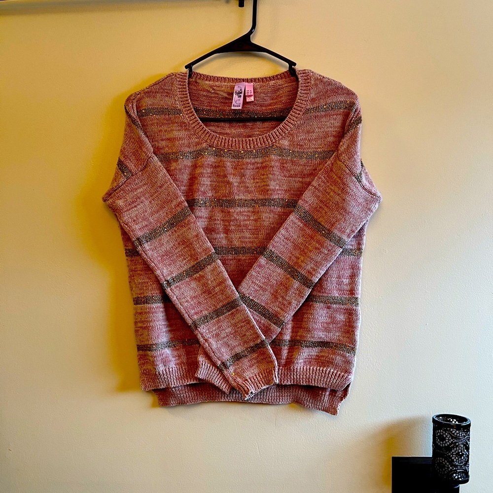 Teenage girls XL sweater with circle neck, pink and sequencing gold stripped